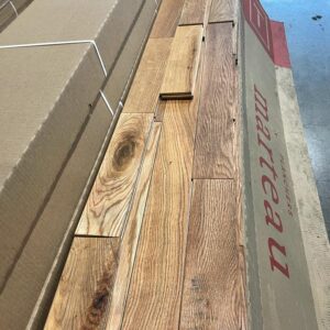 Hardwood – Canadian Red Oak – Campagnard – 3 1/4 x 3/4″ – Natural – Brushed Ultra Rustic – Marteau