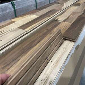 Hardwood – Brazilian Guajuvira – Millrun – 3 1/4 x 3/4″ – Pecan – Natural Mat 10%