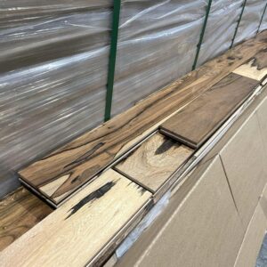 Hardwood – Brazilian Guajuvira – Millrun – 4 x 3/4″ – Pecan – Natural Glossy 10%