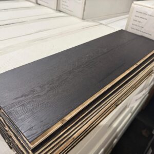 Engineered – White Oak – 3.5 Inch x 24″ x 4mm Wear Layer – CAN+ – Herringbone – Black Tea – Brushed