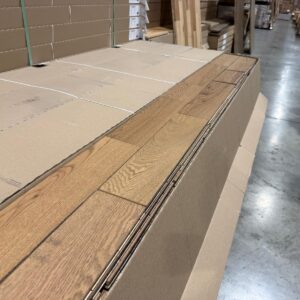 Engineered – Red Oak – 4″ 1/8 x 3/4″ x 5mm Wear Layer – Rustic – Barili – Ultramat 10%