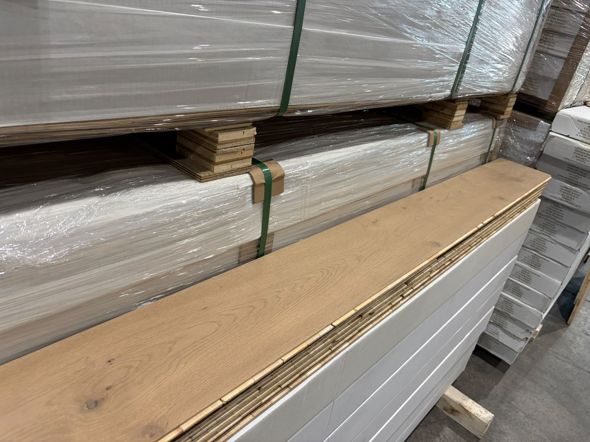 Engineered - White Oak - 7.5" x 5/8 - 4mm Wear layer - Pacific Premium - Prada - Mat